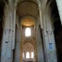 La nef centrale est entourée de deux nefs latérales du XIIe siècle.