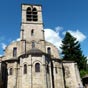 Le chevet de l'église Saint-Pierre. Le clocher du XVèe siècle fut détruit à la Révolution et remplacé par l'actuel, sous la Restauration en 1823/1826.