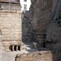 Les Thermes de Constantin : ils ont été construits au début du IVe siècle, lorsque l'empereur Constantin résidait à Arelate. Connus au Moyen Âge sous le nom de « Palais de la Trouille », ils ont traditionnellement été considérés à tort comme les ruines d'