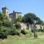 Sur la colline escarpée, le château de Montégut garde quelques vestiges du XIIIe siècle, mais fut remanié au XVIIIe siècle et enrichi à l'époque romantique.