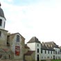 Abbaye d'Escaladieu : Fondée en 1142 dans le style roman, cette abbaye cistercienne tirait ses revenus des passages sur le chemin de Compostelle. Au XVIe siècle, en raison des guerres de Religion, l'abbatiale fut très endommagée. Rebâtie au XVIIe siècle, 
