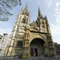 Cette cathédrale ogivale, de style gothique fleuri, commencée en 1213 et achevée au XVe siècle, est surmontée de deux clochers de 85 mètres de haut, ajoutés au XIXe siècle. Elle renferme la châsse de saint Léon, patron de la ville.