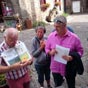 Notre guide et confrère Gilles resitue Besse dans son environnement géographique du massif du Sancy devant un auditoire attentif.
