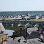Arrivée à Blois : Le pont Jacques-Gabriel, œuvre de Jacques V Gabriel fut édifié à partir d'avril 1717 et achevé en 1724. Sa construction fait suite à la destruction en 1716 de l'ancien pont médiéval situé 70 mètres en aval. Il comprend 11 arches, mesure 
