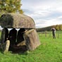 Après cet évènement, le dolmen aurait été agité de soubressauts en particulier les nuits de Noël...ajoute la légende. En fait, des petits malins s'amusaient à secouer la table, devenue une pierre branlante (photo Marie-Christine Rothier).