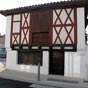La maison Brebet (XVe siècle) et la maison Médus : 54-56 rue de Général-de-Gaulle. En 2012, elles ont été réaménagées en Maison de l'Oralité et du Patrimoine (MOP). Elles sont parfois appelées 