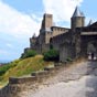 Cité de Carcassonne : La porte de l'Aude est située près du château comtal.