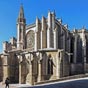 Basilique Saint-Nazaire : Elle se trouve au coeur de la Cité, protégée par les deux enceintes fortifiées et leur 52 tours. De l'ancienne église consacrée en 1006, ne subsiste que la nef, mais la basilique reste une totale réussite architecturale romane, r