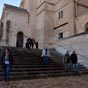 Le groupe quitte la basilique pour rejoindre notre guide-conférencière pour la visite du Palais des Papes.