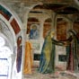 La chapelle, ainsi que le tinel avec lequel elle communique, appartient au palais que s'était fait construire Étienne Aubert après avoir été élu pape. Les murs de l'abside ont conservé de belles fresques réailisées par Matteo GIOVANNETTI, peintre attitré de Clément VI et Innocent VI. Représentation de la Visitation.
