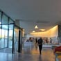 L'intérieur du musée offre un vaste espace baigné par la clarté naturelle