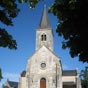 L'église de la Chapelle Saint-Ursin a été très remaniée au XIXème siècle. Elle conserve cependant quelques éléments du XIIème siècle.