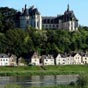 Le château de Chaumont doit une partie de son charme au site magnifique qu'il occupe. Face à la Loire, il domine le fleuve du haut d'un coteau escarpé appelé  Calvus Mons.