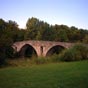 Pampelune : le pont médiéval de la Magdalena sur le rio Arga donne accès aux bastions et au Portal de Francia, une porte fortifiée.
