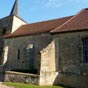 Bazoches : église Saint-Hilaire (photo Jack Trouvé). Le clocher placé sur le portail ouest est du XIIe siècle. Sa flèche fut endommagée par la foudre au XVIIIe siècle et ne fut réparée qu'en 1864. La nef semble être du XVIe siècle.