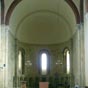 Le décor intérieur de l'abside est sobre. Il se limite à une couronne de onze niches nues de plan triangulaire2 et à trois fenêtres accompagnées de leurs colonnes. 