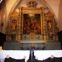 Dans la chapelle du Saint-Esprit, retable dont le panneau central est une peinture représentant la Pentecôte, avec le buste de Dieu le Père en haut, et de chaque côté les statues de saint Roch et d'un pèlerin de Compostelle.