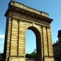 Porte de Bourgogne : appelée aussi Porte des salinières, elle est située face au Pont de Pierre et s'ouvre sur le Cours Victor Hugo. Tourny souhaitait qu'elle constitue un accompagnement pour la Place Royale (Place de la Bourse) et la consacra au Prince M