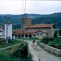 Larrasoaña compenait deux hôpitaux au XIIe siècle. Cette ville perpétue la tradition d'accueil avec son refuge municipal. Ici, église San Nicolas.