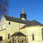 L'église Notre-Dame de l'Assomption, ancienne cathédrale, date partiellement des XIIe et XIIIe siècles. L'édifice, commencé en 1120 par le chœur à l'instigation de son évêque Guy de Lons, fut saccagé par les protestants sous le règne de Jeanne d'Albret. D