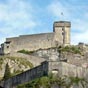 Le château de Lourdes : Ce château-fort, édifié au XIe siècle en plein centre-ville surplombe le gave sur un promontoire rocheux.
