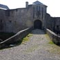 Le château fort a été construit par les vicomtes de la Soule au XIIe siècle, puis agrandi pendant trois siècles par les Anglais. Démoli en 1462, abandonné jusqu'à la Révolution où il servit de prison, puis à de caserne jusqu'en 1870, date de son acquisiti