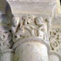 Les huit piliers de la nef sont constitués de quatre colonnes flanquées de quatre colonnettes dont deux des plus beaux chapiteaux figurent la Mise au tombeau du Christ et le Tireur d'épine (Le thème du Tireur d'épine était populaire chez les pèlerins, mar