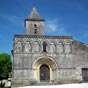 L'église Saint-Martin est située à Petit-Niort, ancienne commune ayant fusionné avec Mirambeau peu après la Révolution. Cette ancienne église priorale et paroissiale est une des rares du département à conserver des éléments pré-romans. Le mur nord de la n