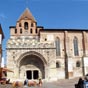 L'abbaye Saint-Pierre de Moissac abrite des chefs d'oeuvre de l'art roman. De l'édifice du XIe siècle ne subsiste plus que le massif clocher-porche, sorte de donjon avec chemin de ronde, construit dans un but défensif mais dont le dernier étage ne date qu