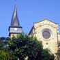 A Barran, l'église Saint-Jean Baptiste est doté d'un clocher carré du XIIIe siècle curieusement terminé par une flèche d'ardoise à charpente hélicoïdale.