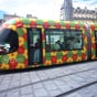 La ville de Montpellier est desservi par quatre lignes de tramway. Ici, tram de la ligne 2 (Saint-Jean-de-Védas - Jacou), Essayez de réserver, au minimum une demi-journée pour découvrir les monuments les plus emblématiques de Montpellier.