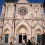 L'église Saint-Roch est construite en style néo-gothique. Saint Roch étant un saint très populaire à Montpellier, une cotisation populaire eut lieu afin d'obtenir les fonds dans le but de construire une église honorant sa mémoire. Ce fut fait entre 1860 e