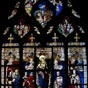 Les nombreux vitraux de la cathédrale sont de l'époque gothique. La plupart représentent leurs donateurs regroupés autour d'un grand sujet. Au XVe siècle, il était fréquent que les notables financent les vitraux et que ces donateurs se fassent représenter dans ces œuvres, parfois avec leur famille proche. Vitrail de Sainte-Catherine.