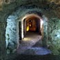 Horreum romain. Les horrea sont composés de galeries souterraines remontant au Ier siècle avant notre ère. Uniques en Europe, elles sont situées sous un monument disparu qui aurait pu servir d'entrepôt public.