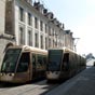 Le tramway, rue royale : Orléans est équipée depuis le 20 novembre 2000 d'une première ligne de tramway qui relie le nord et le sud de l'agglomération sur 18 km et, depuis juin 2012, d'une seconde ligne de tramway est-ouest de 11 km de long entre Saint-Je