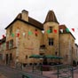 Orthez : La maison de Jeanne d'Albret, aujourd'hui siège de l'office du tourisme et Musée du protestantisme béarnais, est en fait à l'origine une riche demeure bourgeoise du XVIe siècle, objet d'un don d’Adrien-Arnaud de Gachassin (ou Gachissan), capitain