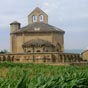 Santa Maria d'Eunate est hors chemin. C'est une chapelle du XIIe siècle, de forme octogonale, située sur le chemin d'Arles.
