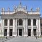 Basilique Saint-Jean-de-Latran : La basilique est située au Sud-Est de Rome, à proximité des remparts. Saint-Jean-de-Latran est la cathédrale de Rome, le Pape en est l'évêque. Il s'agit de la plus ancienne église, elle est, de ce fait, la "mère et tête de toutes les églises". Elle est l'une des 4 basiliques majeures.