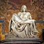 Chapelle de la Pietà : Michel-Ange sculpta  ce chef d'oeuvre alors qu'il n'avait pas 25 ans dans un seul bloc de marbre de Carare.