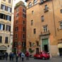 Les jacquets déambulent dans les vieilles rues de Rome.