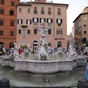 La fontaine de Neptune est située sur la place Navone. Son bassin a été réalisé en 1574 par Giacomo della Porta,  architecte italien de l'art maniériste de la Contre-Réforme, promoteur de l'art baroque.  