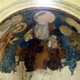 Le cul de Four du Chœur de l’église nous montre un véritable trésor de l’histoire de l’art : une fresque d’inspiration byzantine de la fin du XIIe siècle. Il s’agit d’une représentation trinitaire du Christ en majesté, unique en Auvergne, et très rare pour la période romane. Cette représentation constitue la Deisis, l’une des icônes la plus célèbre du monde byzantin au XIe et XIIe siècle.