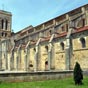 Les amateurs de l’art roman peuvent trouver plusieurs autres monuments romans dans la très belle ville ancienne de Vézelay : d’abord deux anciennes églises paroissiales désaffectées. Saint-Etienne, en bas de la ville, était du type des églises à deux étag