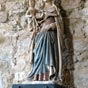 "La Vierge à l'Oiseau" ou "Vierge de tendresse" (Fin XIVe/XVe siècle) - Sculpture polychromée en marbre de Nonette. (35 Vierges à l'Oiseau ont été dénombrées en Auvergne ; la plus célèbre est celle de Notre-Dame de Marthuret à Riom, commande du Duc de Berry). Dans les bras de la Vierge, l'enfant touche de sa main gauche le bec de l'oiseau, ses deux pieds étant posés sur la gorge et la patte de l'oiseau.