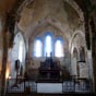 Nef simple, voûtée en berceau et choeur à chevet plat percé de trois fenêtres ogivales. L'église du Chastel date  du XIIIe siècle.