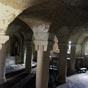 L'église conserve intacte une crypte d'une grande beauté qui s'étend sous le chœur. On y accède par deux larges couloirs voûtés, en légère pente. Le niveau de la crypte est à peine inférieur à celui de la partie ouest de la nef.